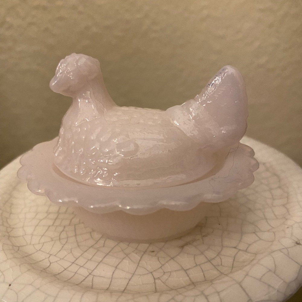 Mosser mini Crown Tuscan Hen on Nest- Soft Pink